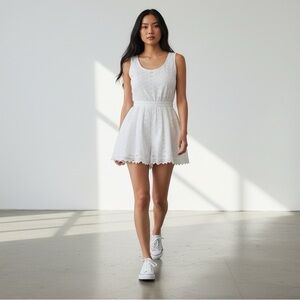 DOUBLE Zero White Broderie Eyelet Triangle Open Back Romper Short Size M